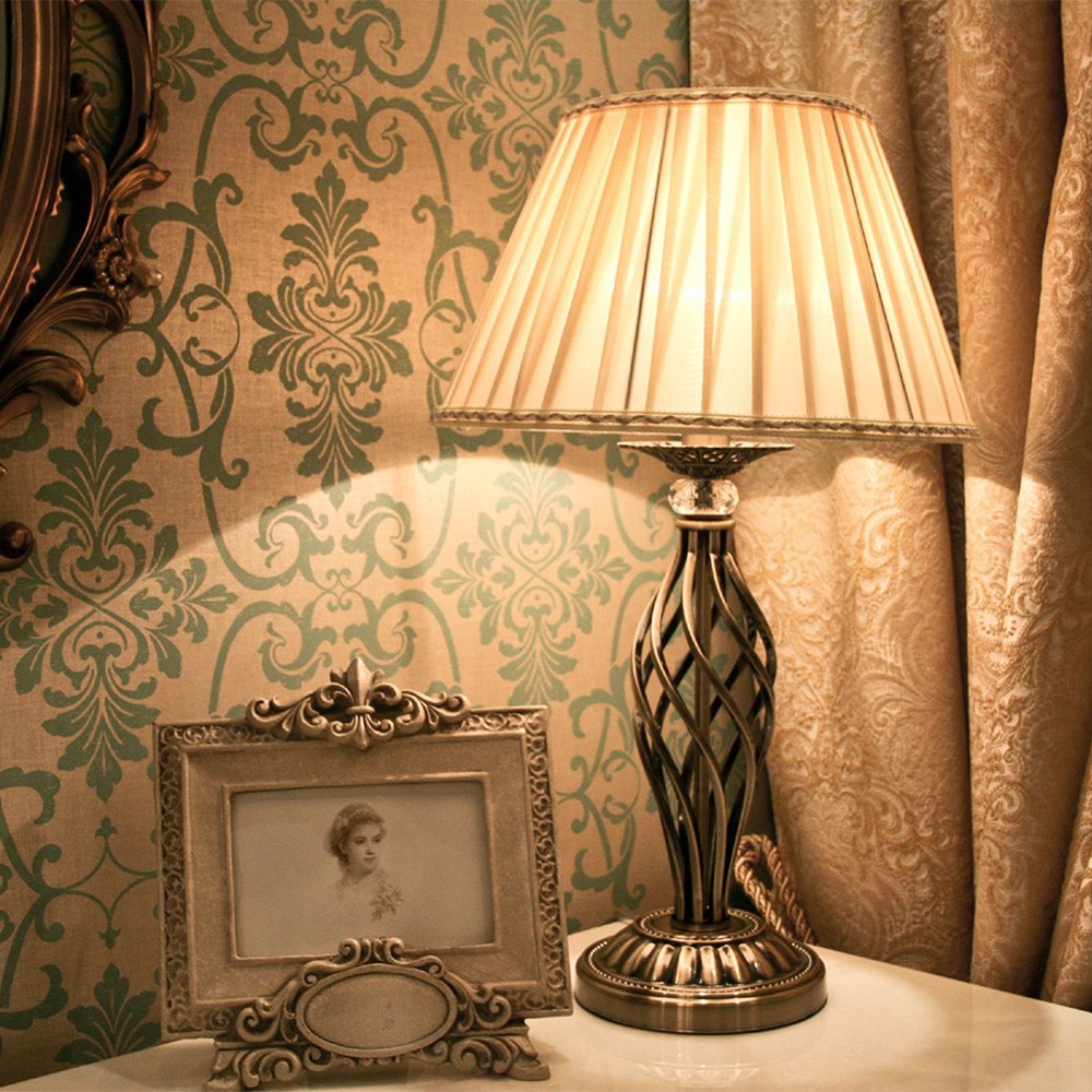 Classic style desk lamp with fabric shade Grace Maytoni