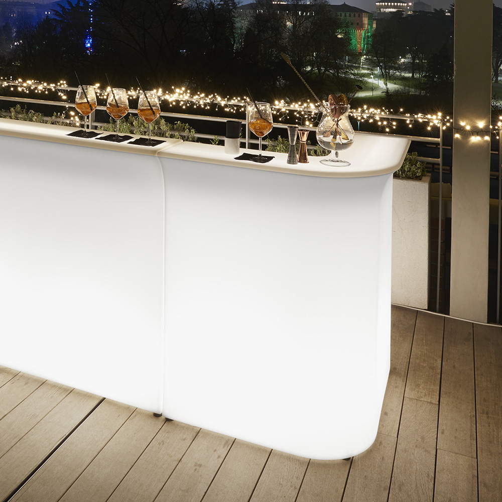 Customizable bright bar counter for reception cocktails Slide Break Corner